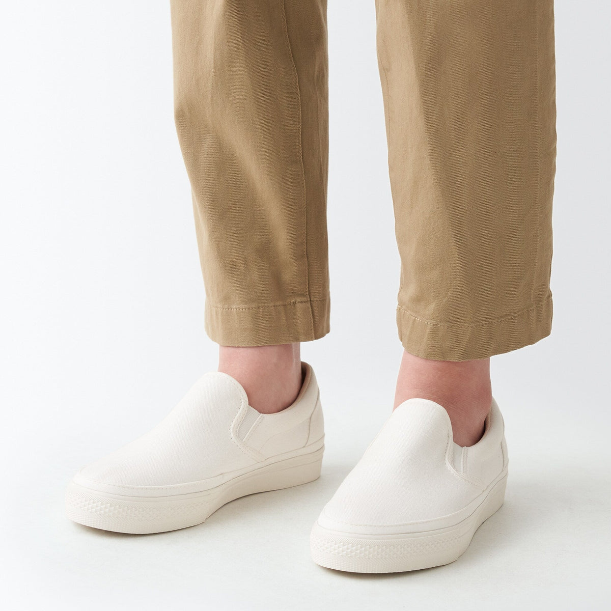 Less Tiring Slip-On Sneakers Off White | MUJI USA
